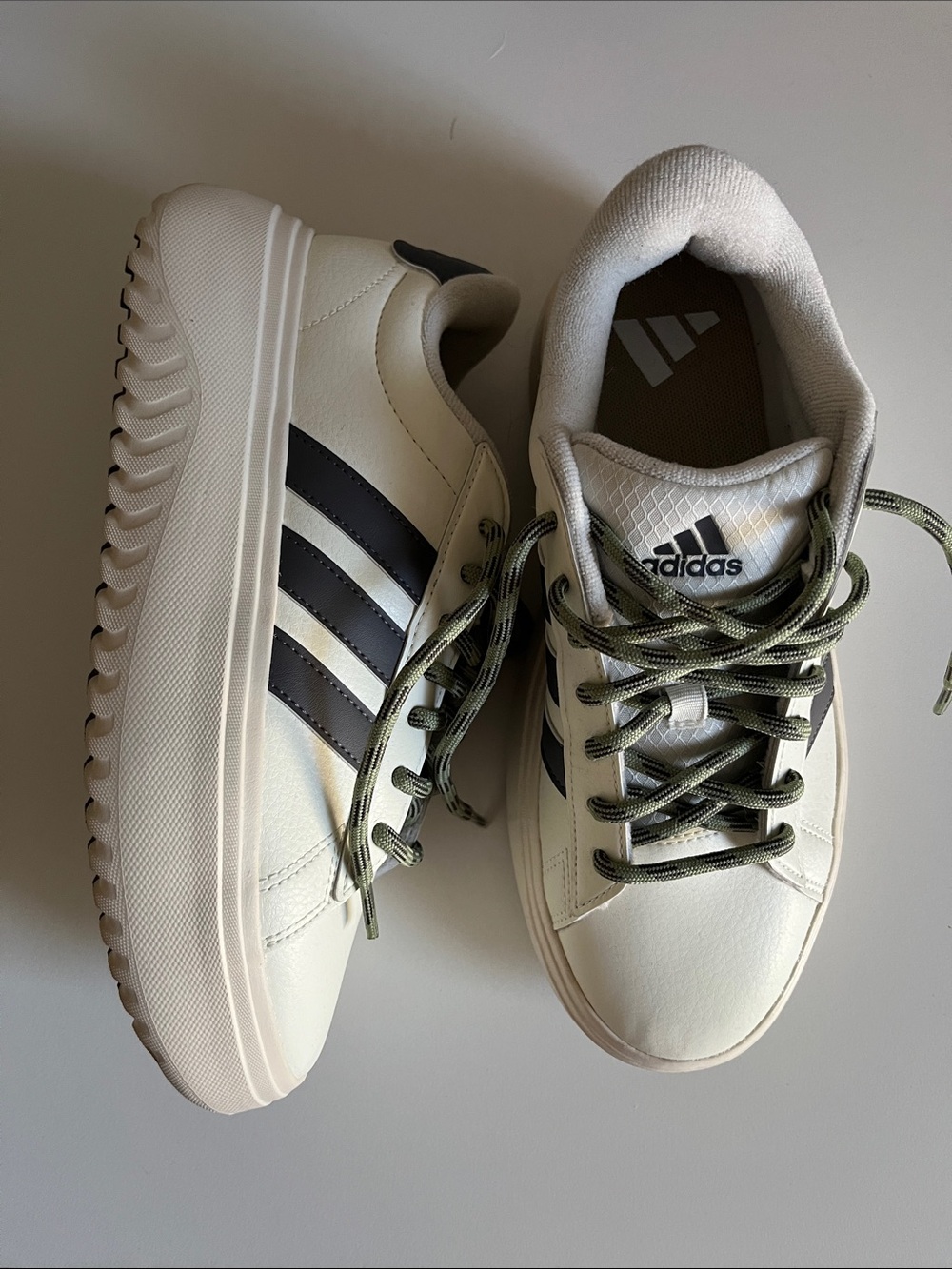 adidas | Cream Sneakers | with gray Stripes and Olive Laces | 9